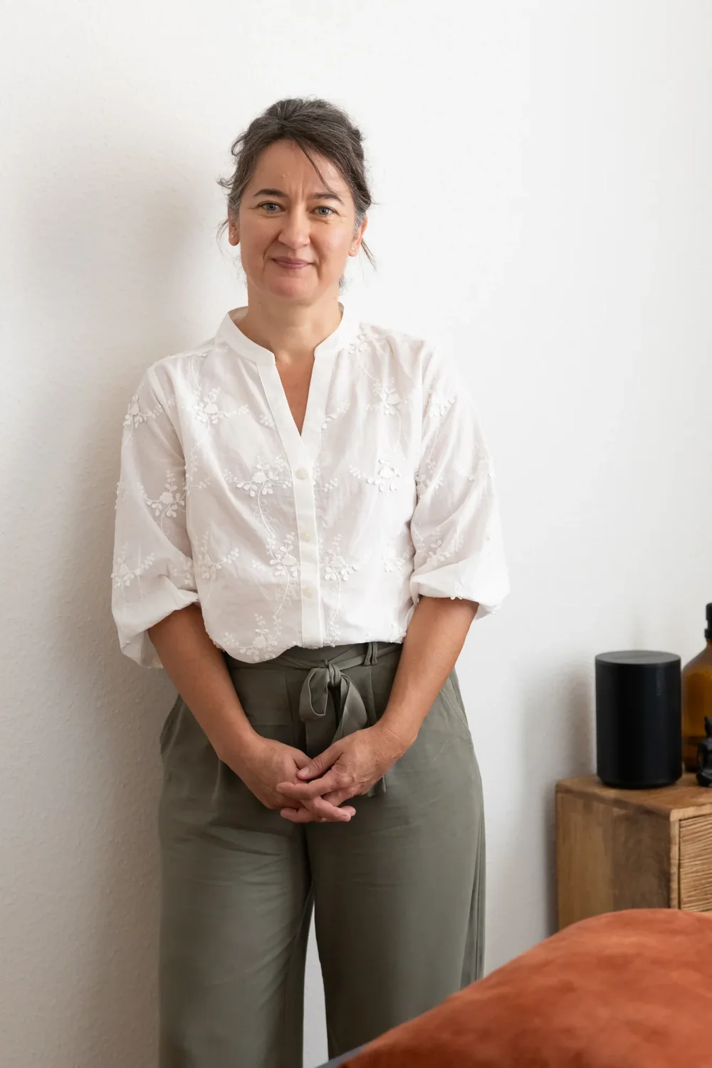 Portrait de Nelcy Vernay, thérapeute manuelle spécialisée dans les tensions myofasciales à Genève