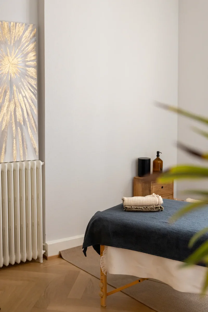 Salle claire, massage et thérapie manuelle